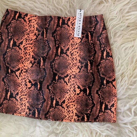 Alice + Olivia Elana Vegan Leather Skirt - Picture 2 of 11